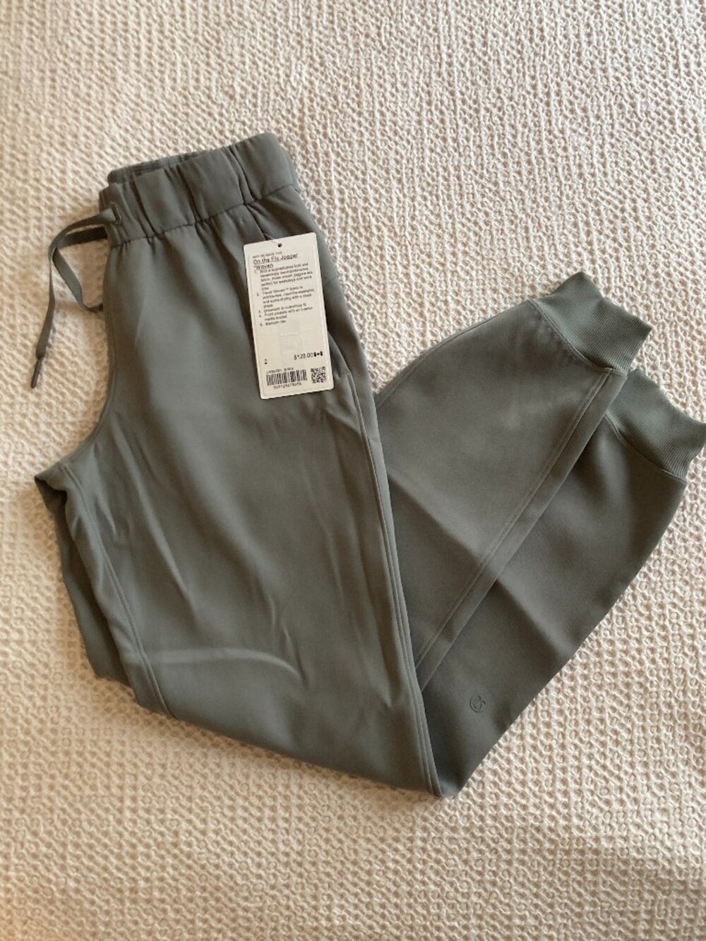 LULULEMON Green Sage On The Fly Jogger Woven NWT